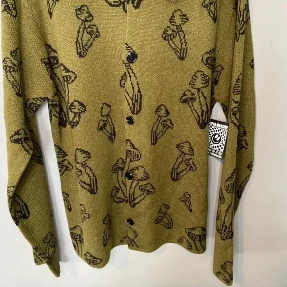 Men’s Super Massive Green Mushroom Sweater- Medium new w/tags - Picture 4 of 6
